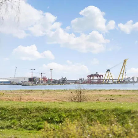 بيت للعطل 2 Bedroom In *